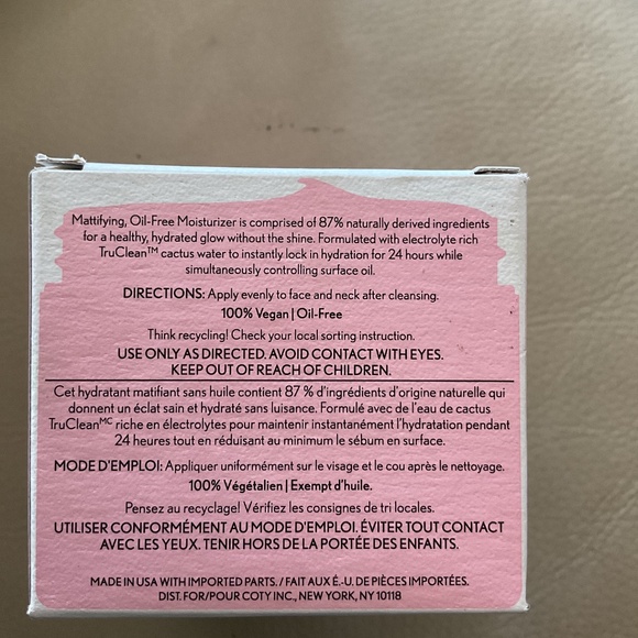 Covergirl Clean Fresh Skincare ~ mattifying Oil-Free Moisturizer+Hydrating 60ml - Picture 2 of 3